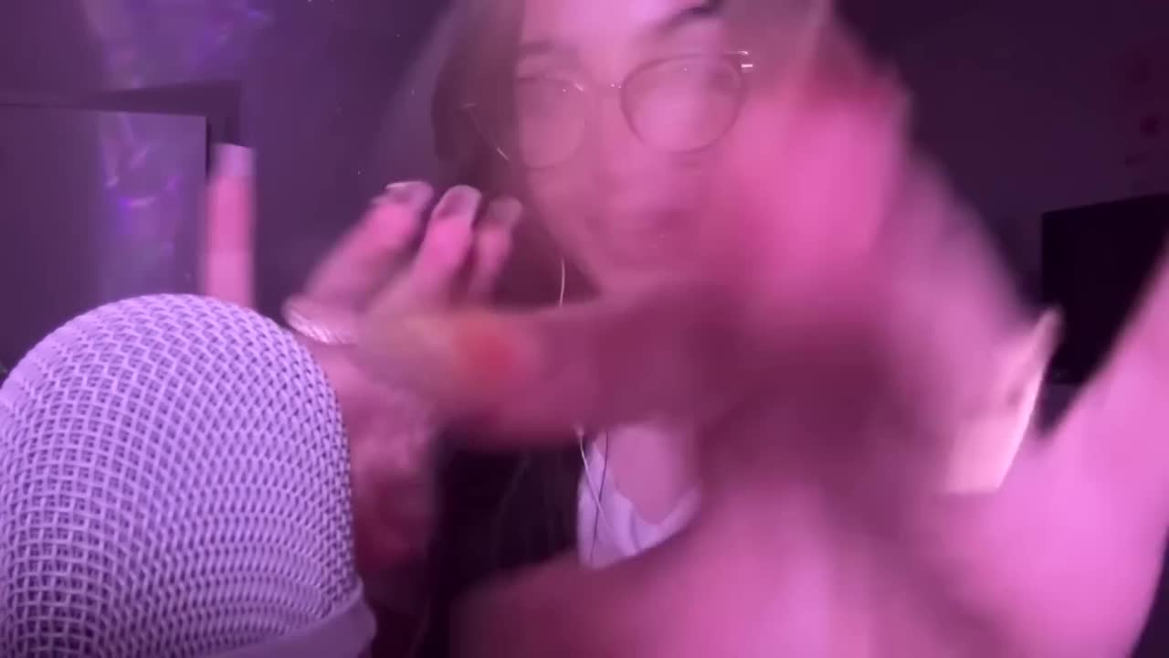 beebee ASMR - Manga Gripping, Tapping, Upclose Whispering - Fullthot